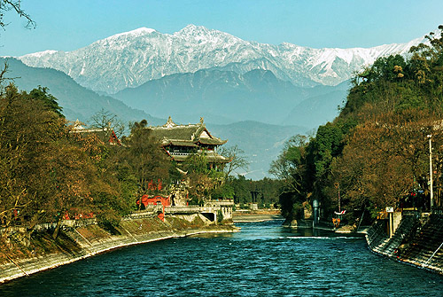 A panoramic view of Dujiangyan ZHANG QUANSHENG 