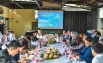 中外与会者正在举行“共话这十年——中拉青年交流座谈会”。_109564.jpg