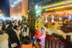 2022年12月24日，蓝色港湾圣诞氛围浓郁，吸引了许多市民前来逛街。.jpg