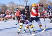 2022年2月3日，北京什刹海冰场上练习冰球的少年。_103352.jpg
