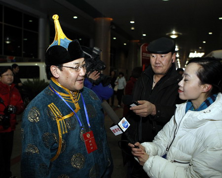 Members of CPPCC arrive in Beijing for session 