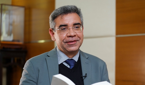 Brazilian scholar: Whole-process people
