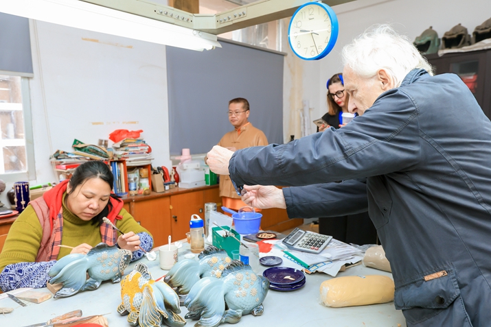 Meeting the art of lacquer thread sculpting-- Beijing Review