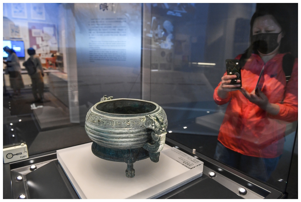 西周文物伯椃虘簋是首博馆藏文物，是由残片修复而成，展览之名“_093208.jpg