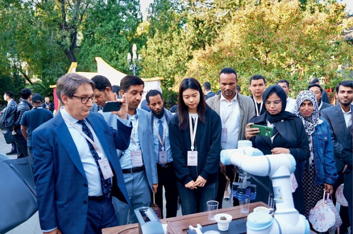 Deepening talent exchanges and promoting mutual learning